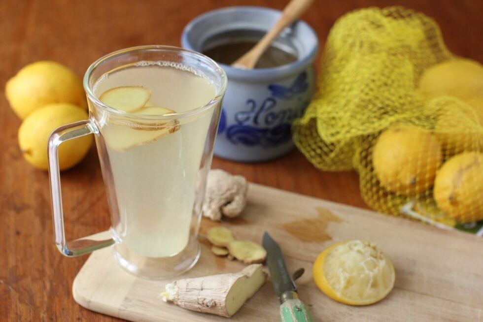 Ginger lemonade with honey and lemon juice